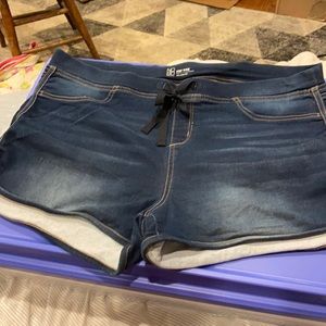 NOBO mid rise XXL shorts